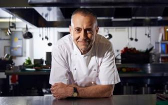 imagen: Michel Roux cocina en Francia